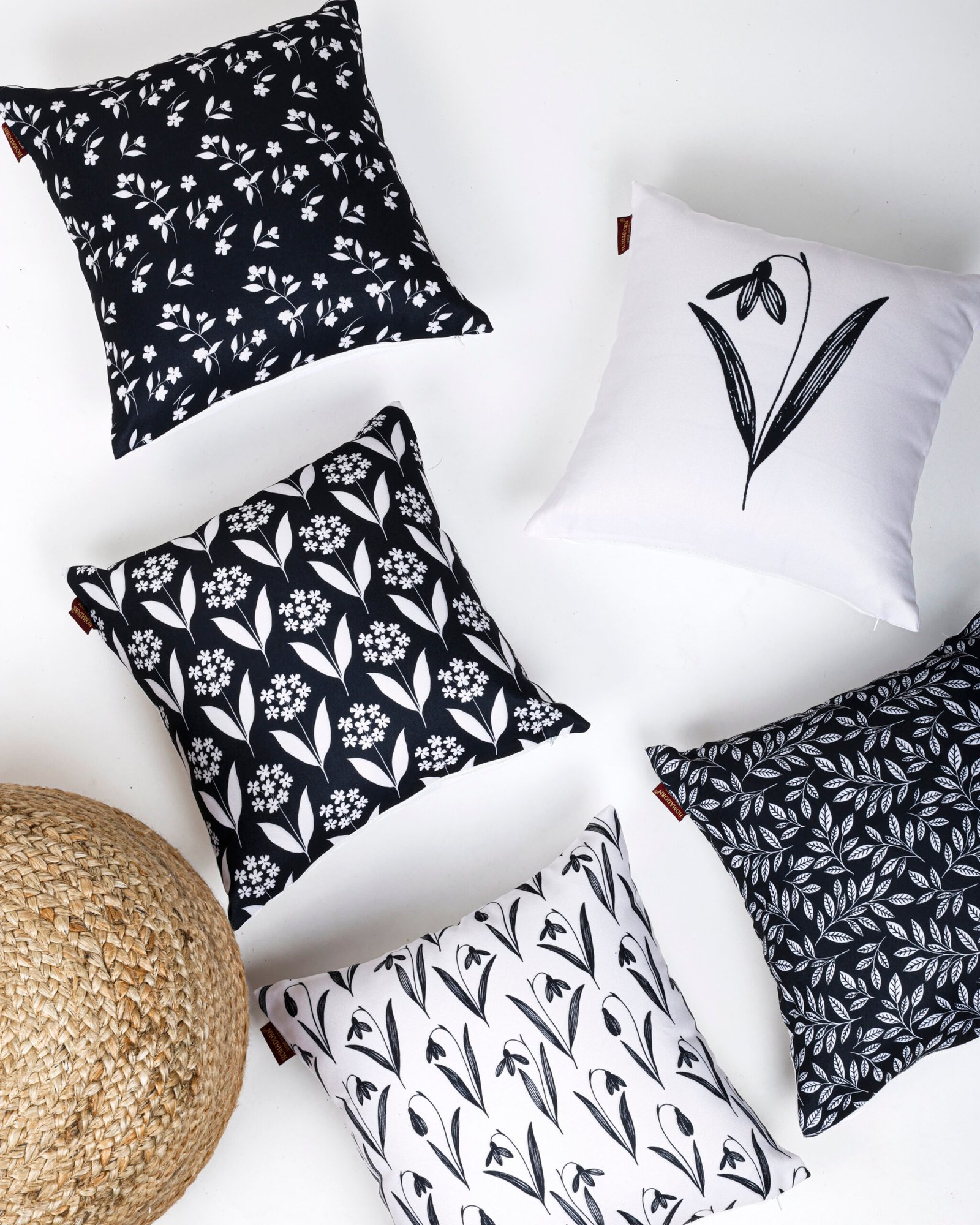 4 (5) Stylish Printed Canvas Cushion Covers - Image 1